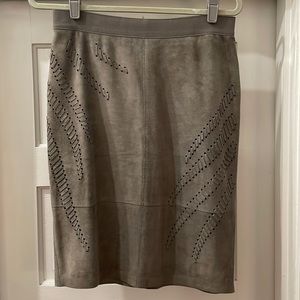 Suede Elie Tahari skirt w/beautiful stitching detail, size 6.